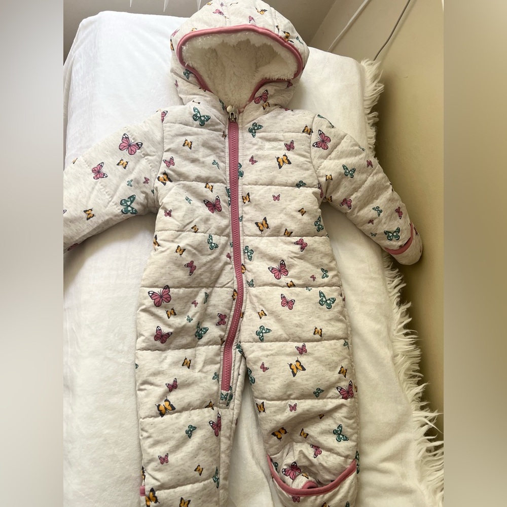 OSHKOSH Butterfly Sherpa Lined SNOWBIB/ SNOW Pants Gray and Pink 6-9 months.